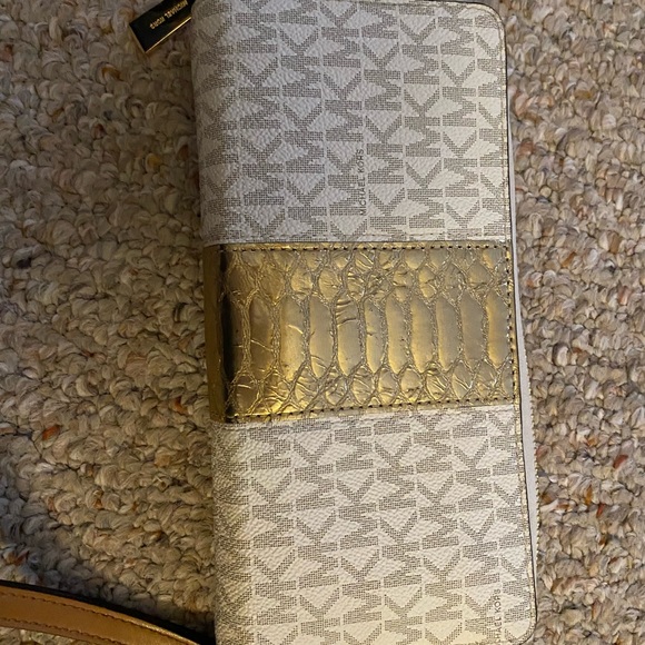 Michael Kors wallet - Picture 2 of 4